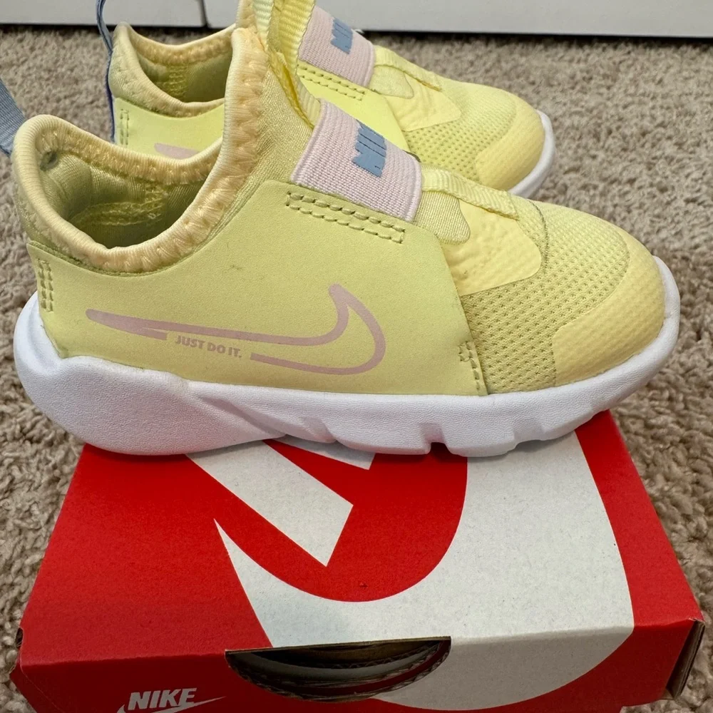 New Nike Toddler Flex Runner 2 Sneakers Size 6C - Picture 3 of 4